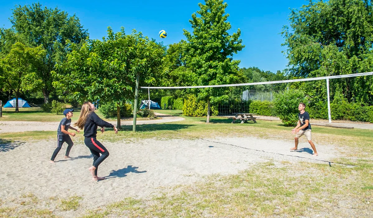 animation volley ball camping saint genix sur guiers