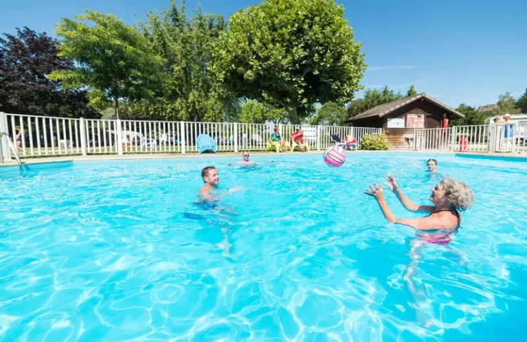 camping les bords du guiers avec piscine en savoie
