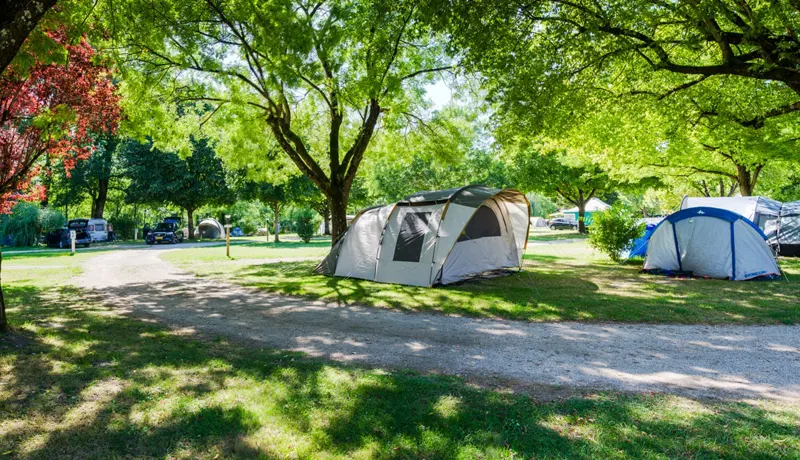camping les bords du guiers les emplacements