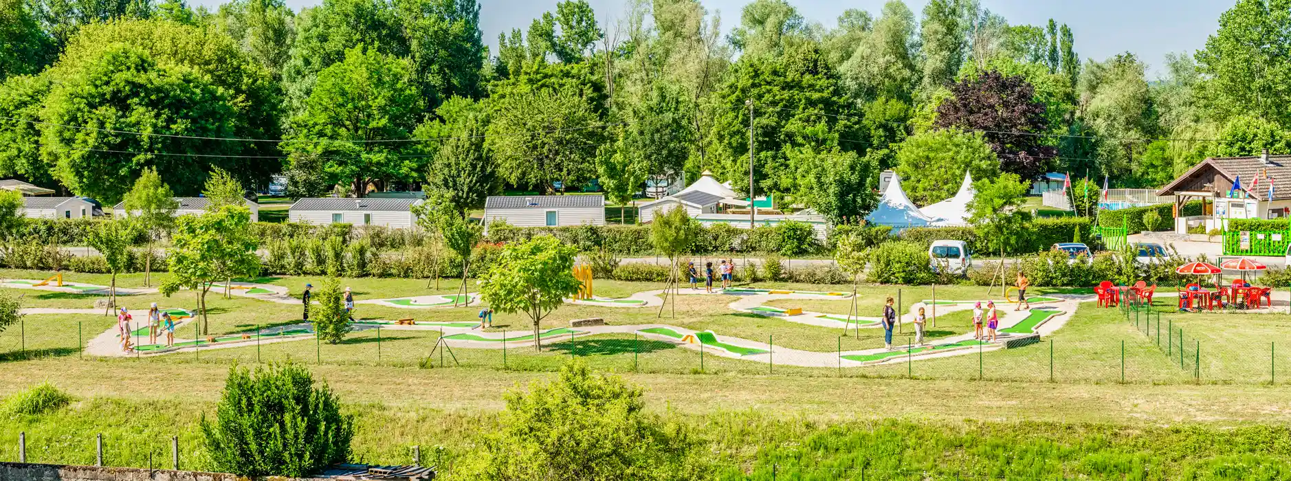 terrain mini golf camping saint genix sur guiers